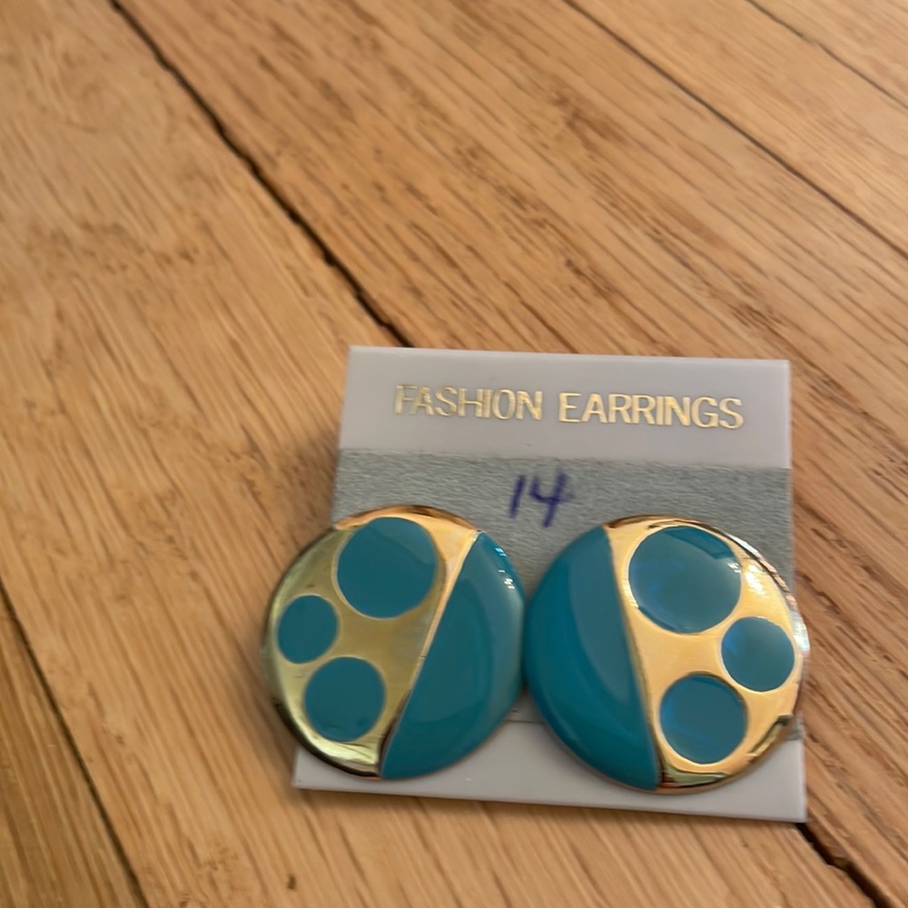 NWT Vintage Clip On Earrings